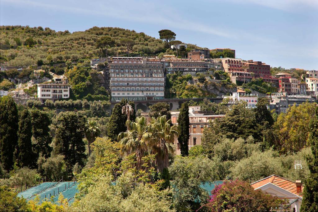 Hotel Bristol Сорренто Экстерьер фото