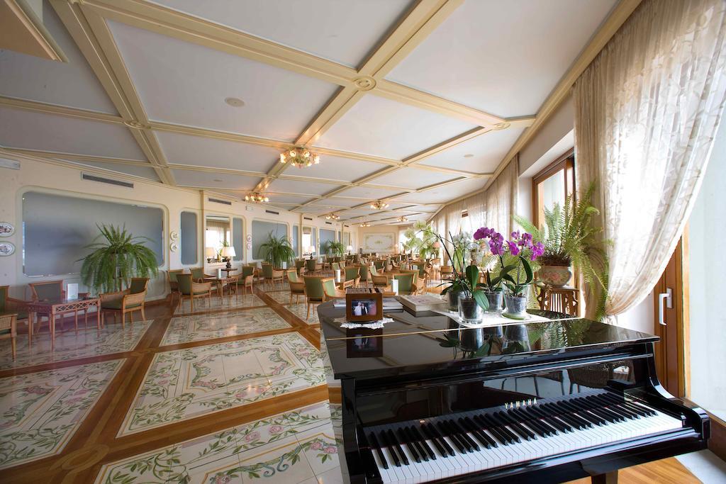 Hotel Bristol Сорренто Экстерьер фото