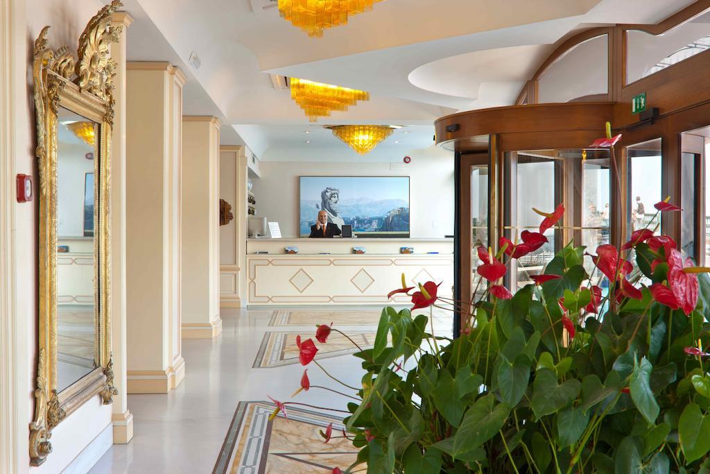 Hotel Bristol Сорренто Экстерьер фото