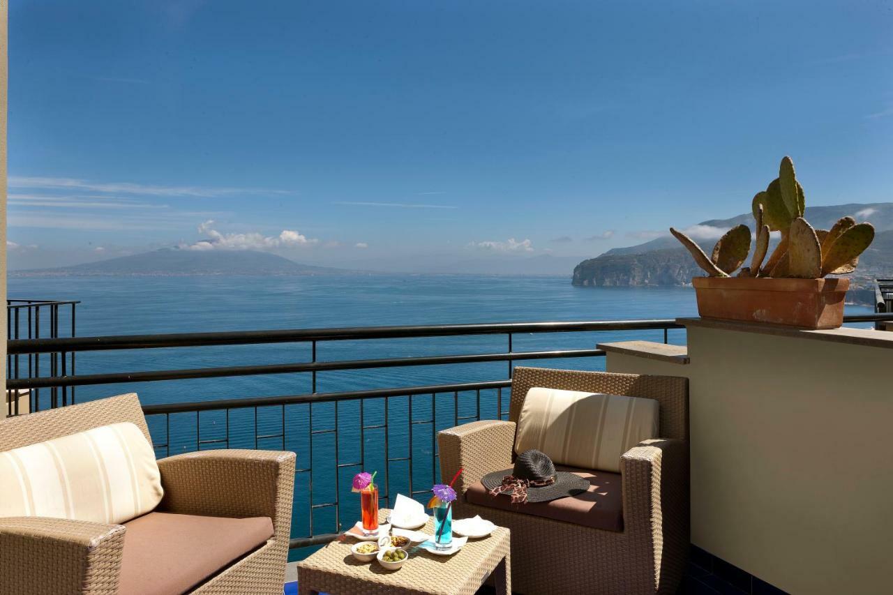 Hotel Bristol Сорренто Экстерьер фото