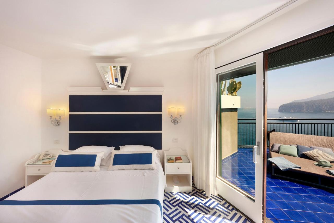 Hotel Bristol Сорренто Экстерьер фото