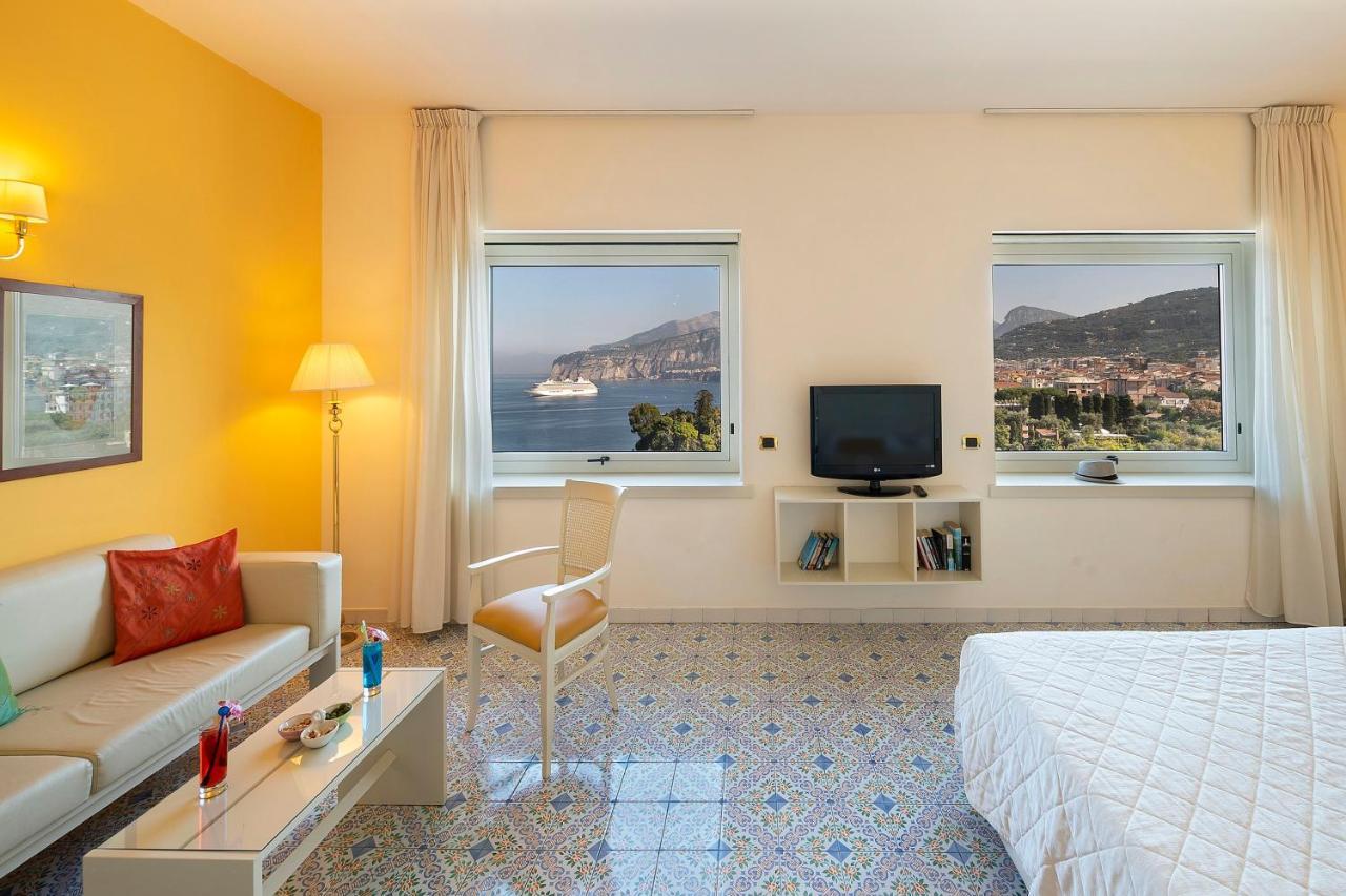 Hotel Bristol Сорренто Экстерьер фото