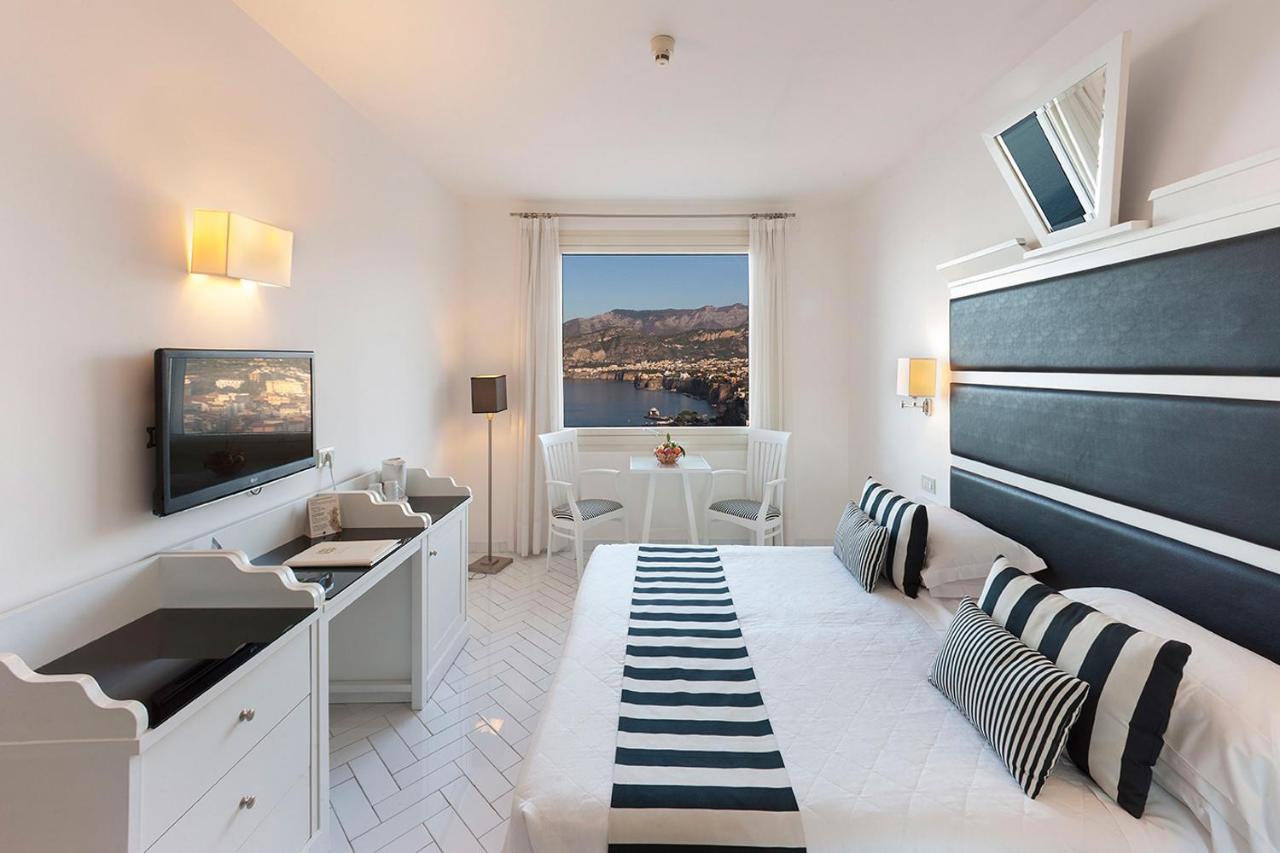 Hotel Bristol Сорренто Экстерьер фото